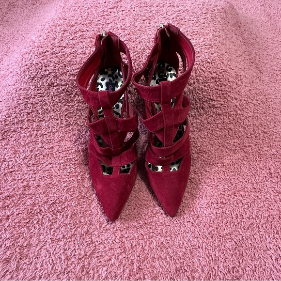 Women’s Heels - Picture 4 of 9